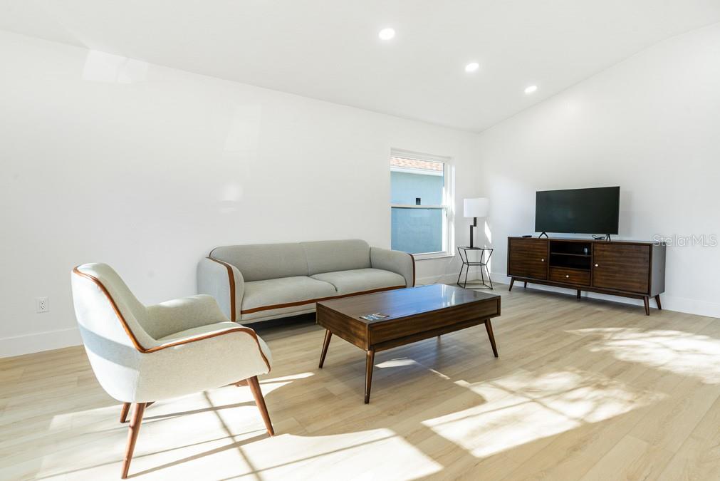 Image 5 of 30 For 13923 Tallowridge Court