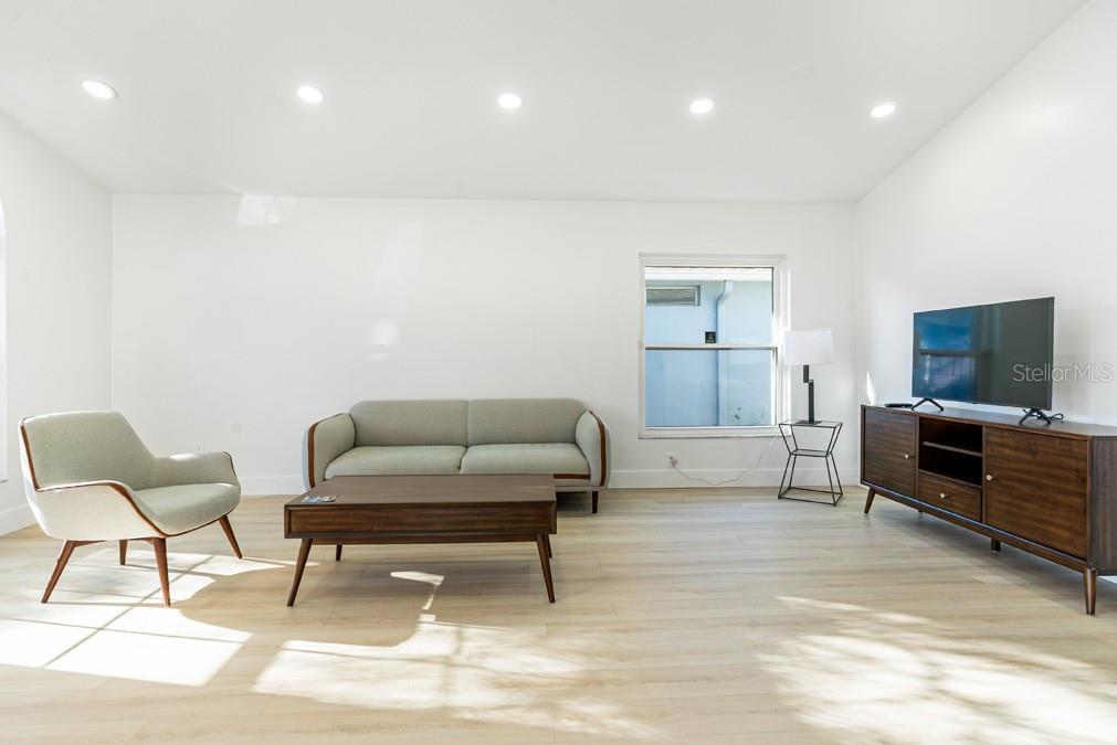 Image 6 of 30 For 13923 Tallowridge Court