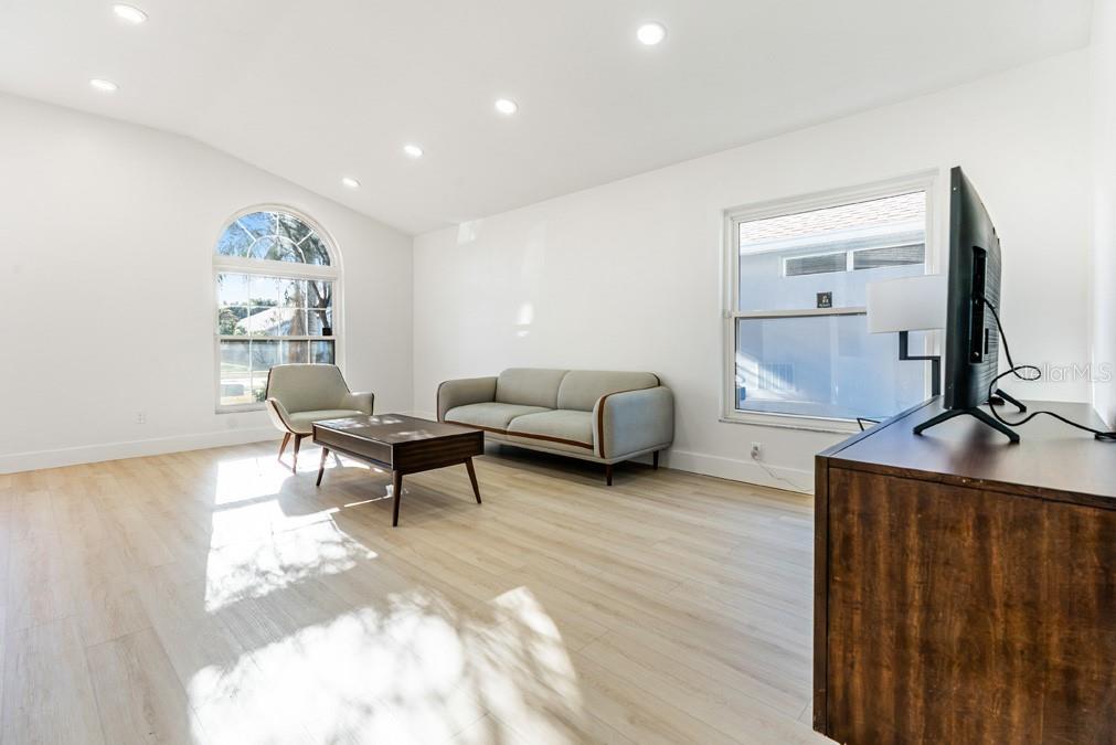 Image 7 of 30 For 13923 Tallowridge Court