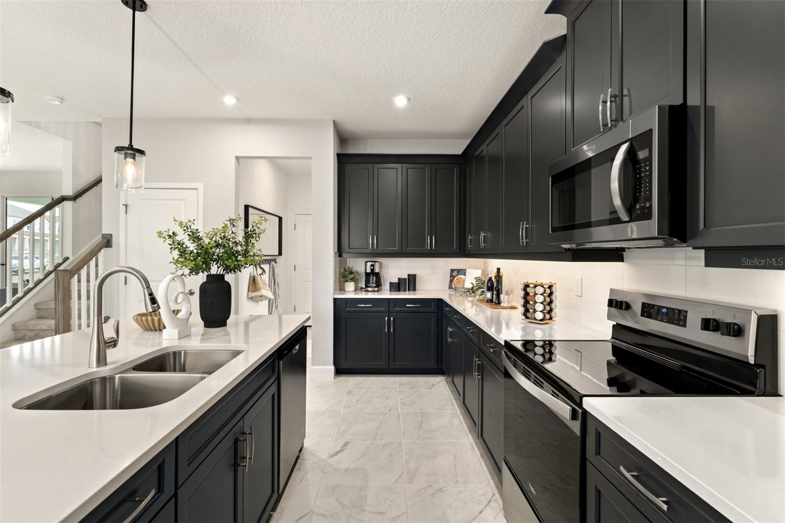 Image 4 of 22 For 416 Banana Pepper Way