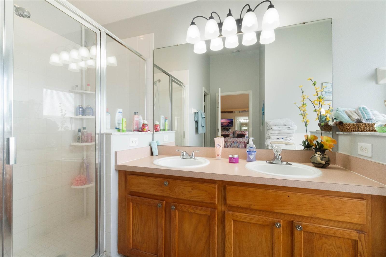 Image 18 of 20 For 640 Lady Diana Drive