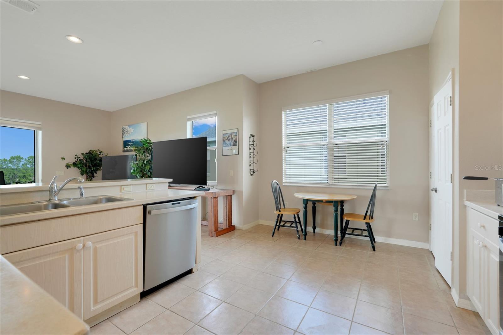 Image 21 of 50 For 2390 Caledonian Street