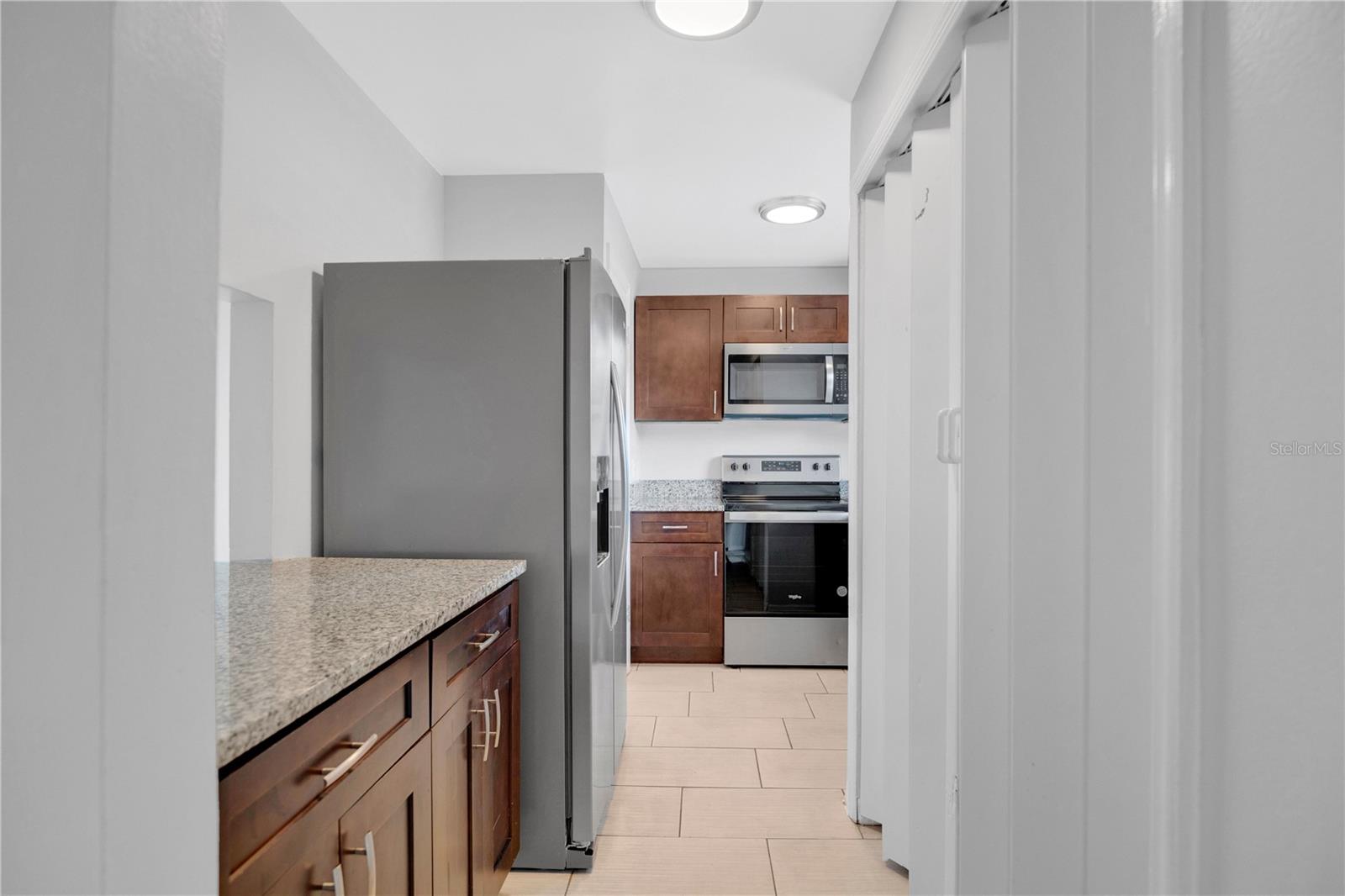 Listing photo id 8 for 4100 Pershing Pointe Place 3