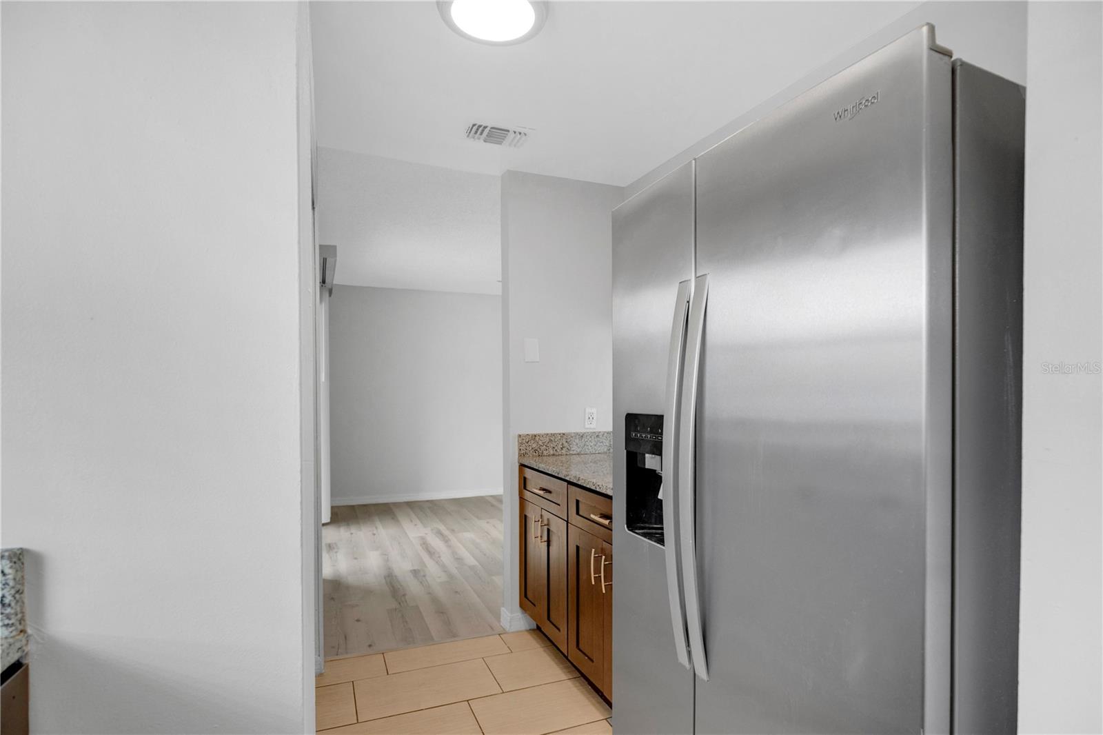 Listing photo id 9 for 4100 Pershing Pointe Place 3