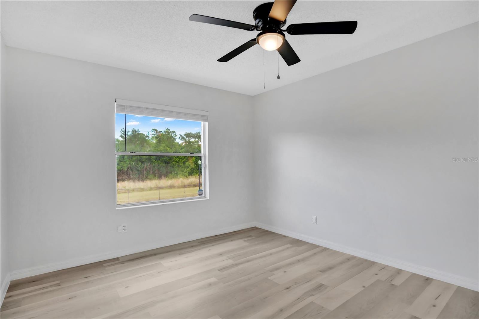 Listing photo id 12 for 4100 Pershing Pointe Place 3