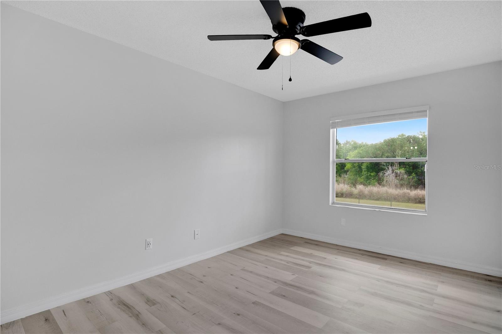 Listing photo id 13 for 4100 Pershing Pointe Place 3