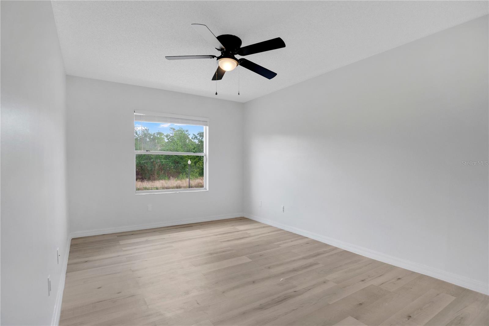 Listing photo id 17 for 4100 Pershing Pointe Place 3