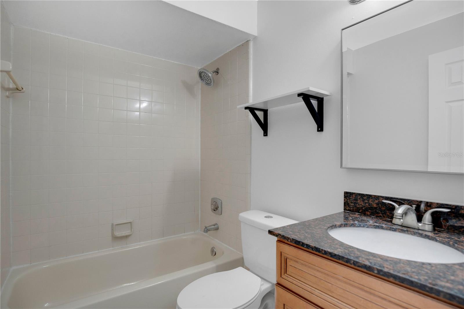 Listing photo id 18 for 4100 Pershing Pointe Place 3