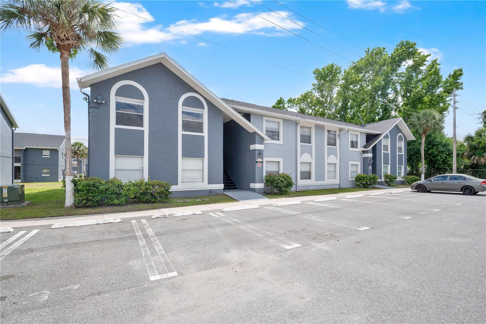 Listing photo id 22 for 4100 Pershing Pointe Place 3