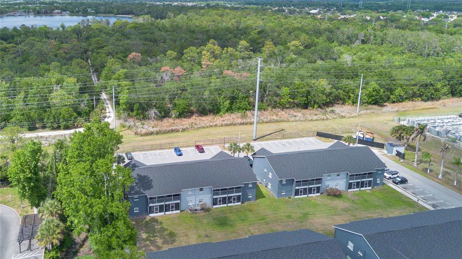 Listing photo id 23 for 4100 Pershing Pointe Place 3