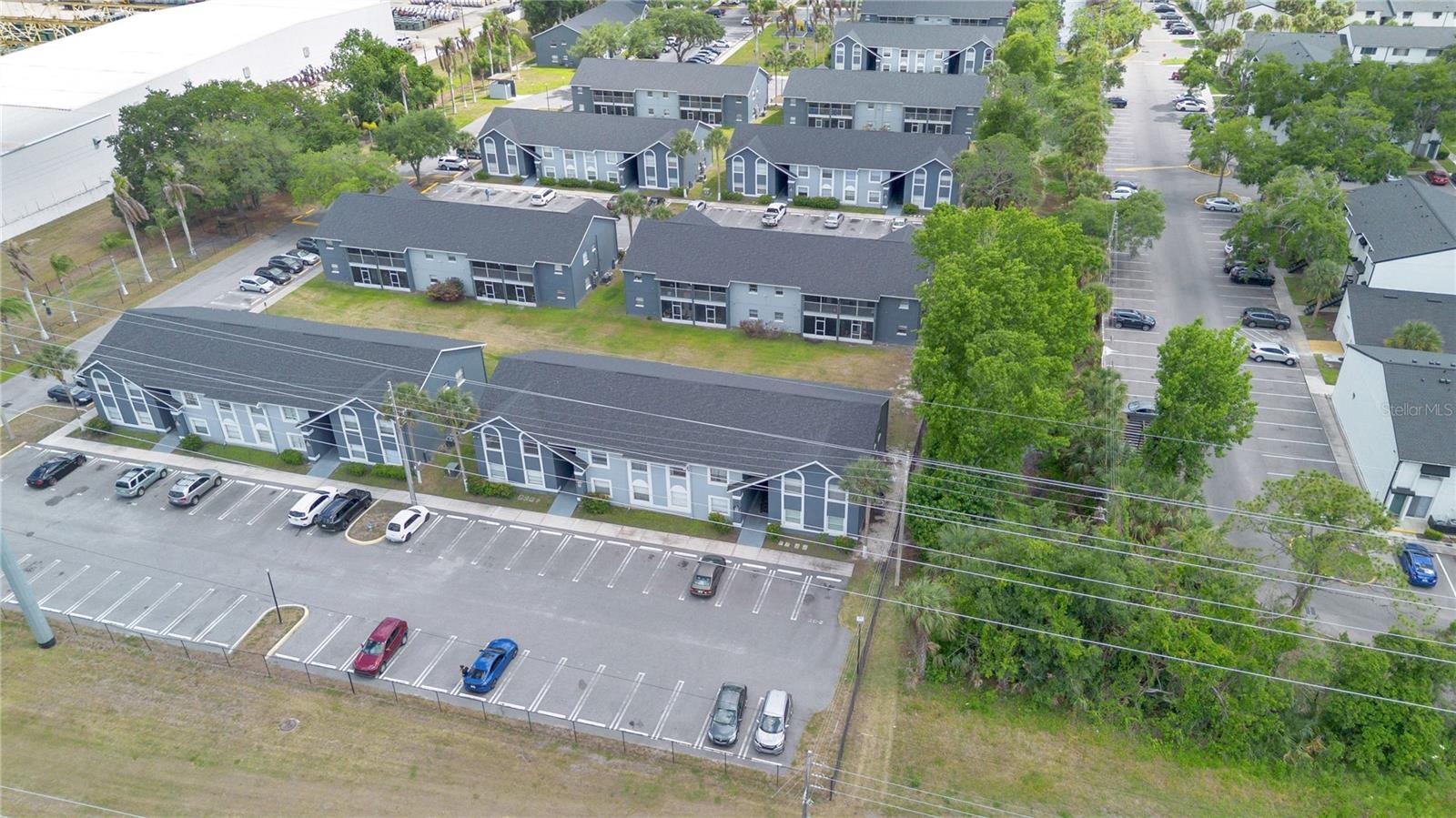 Listing photo id 25 for 4100 Pershing Pointe Place 3