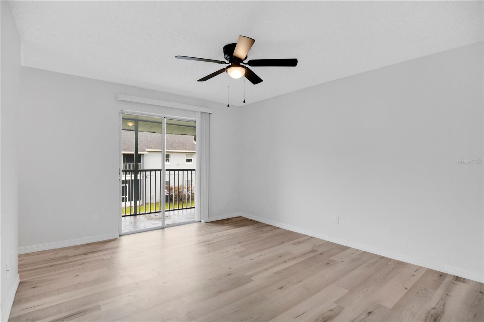 Listing photo id 1 for 4100 Pershing Pointe Place 3