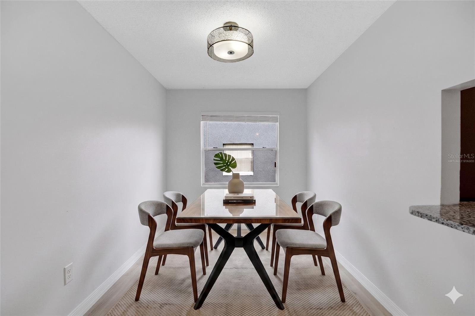 Listing photo id 4 for 4100 Pershing Pointe Place 3