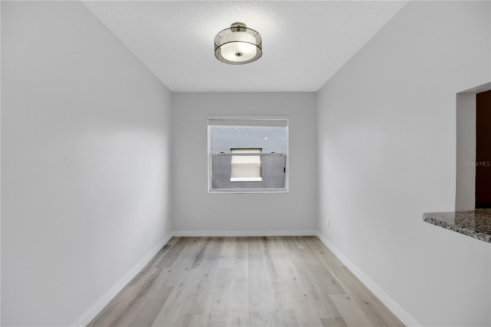 Listing photo id 5 for 4100 Pershing Pointe Place 3