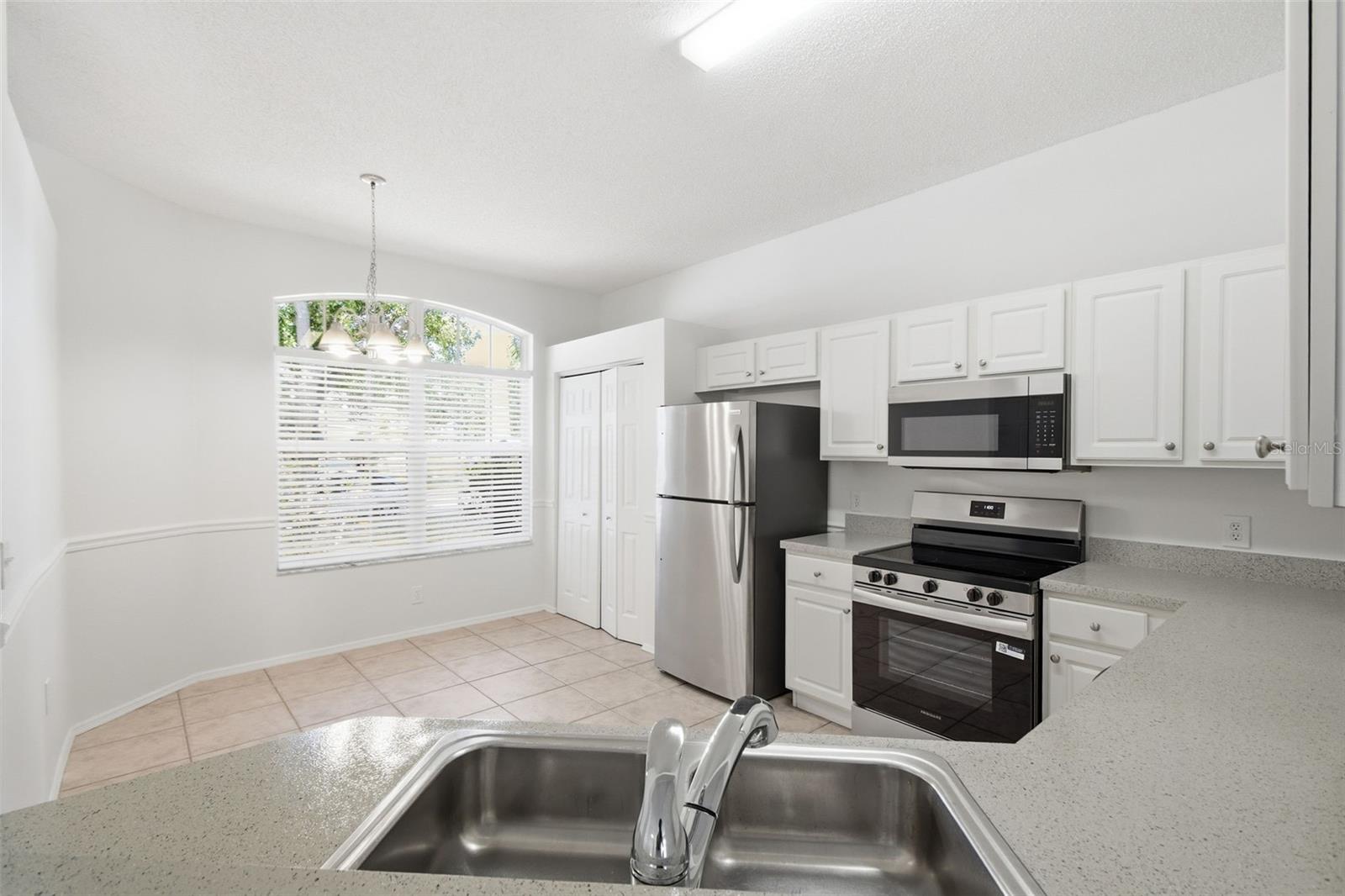 Image 17 of 46 For 823 Springwood Circle