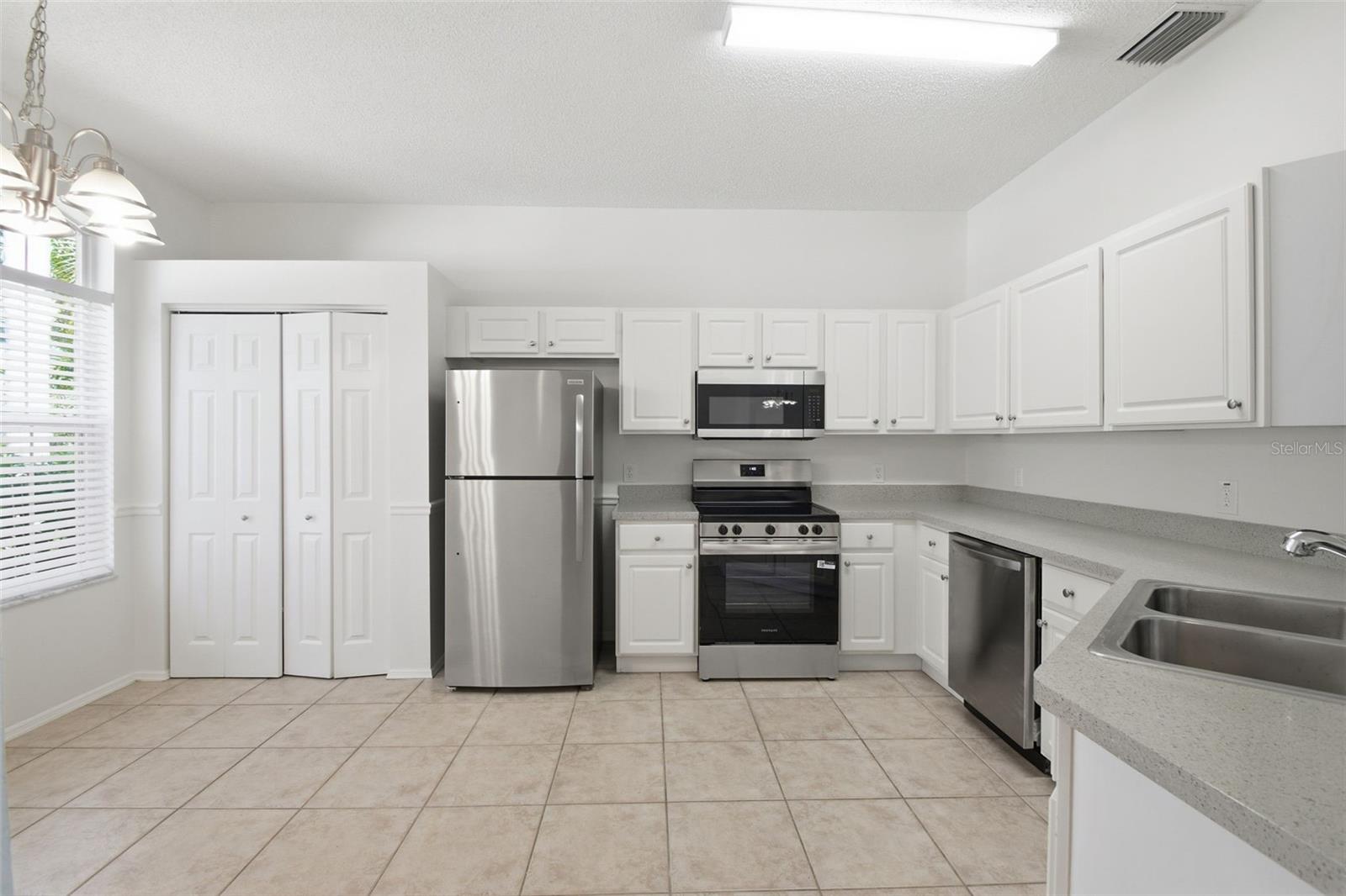 Image 18 of 46 For 823 Springwood Circle