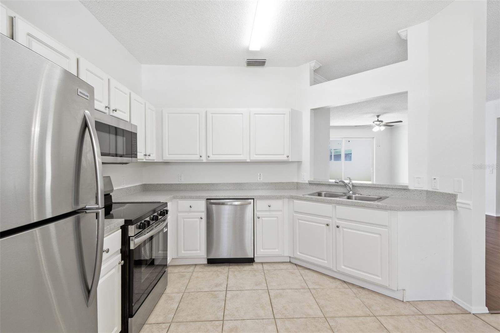 Image 20 of 46 For 823 Springwood Circle