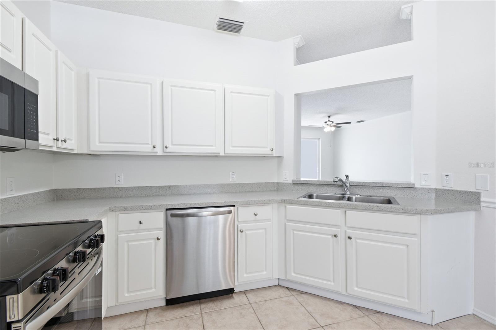 Image 21 of 46 For 823 Springwood Circle