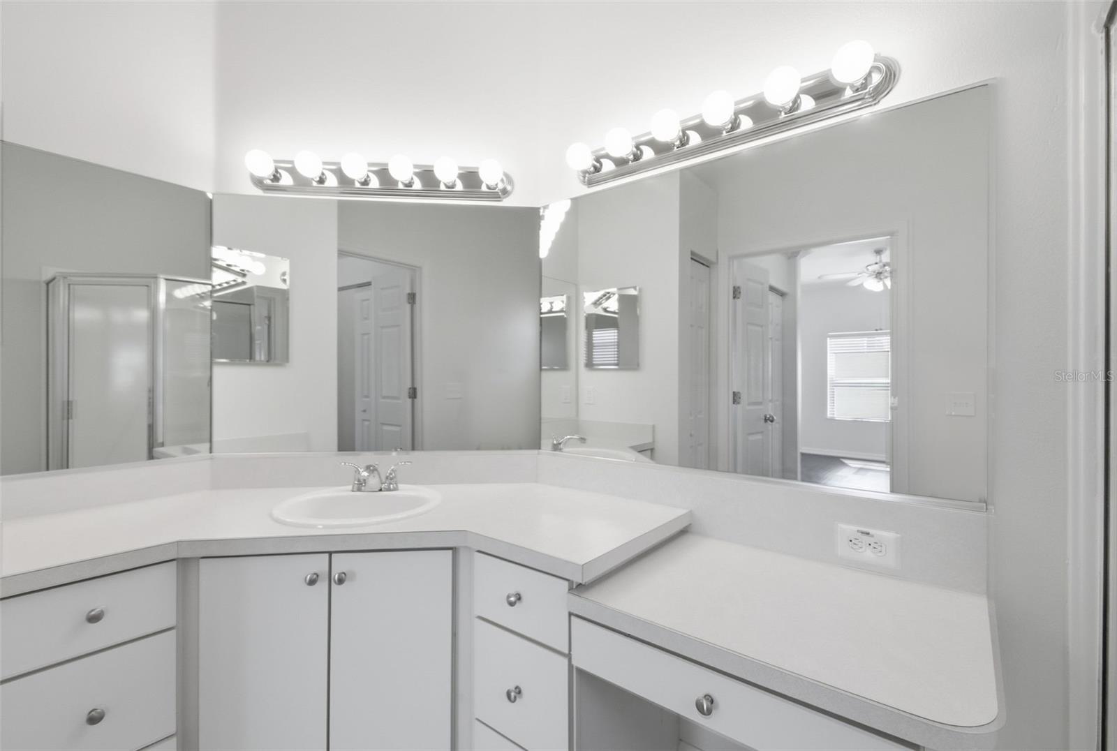 Image 36 of 46 For 823 Springwood Circle