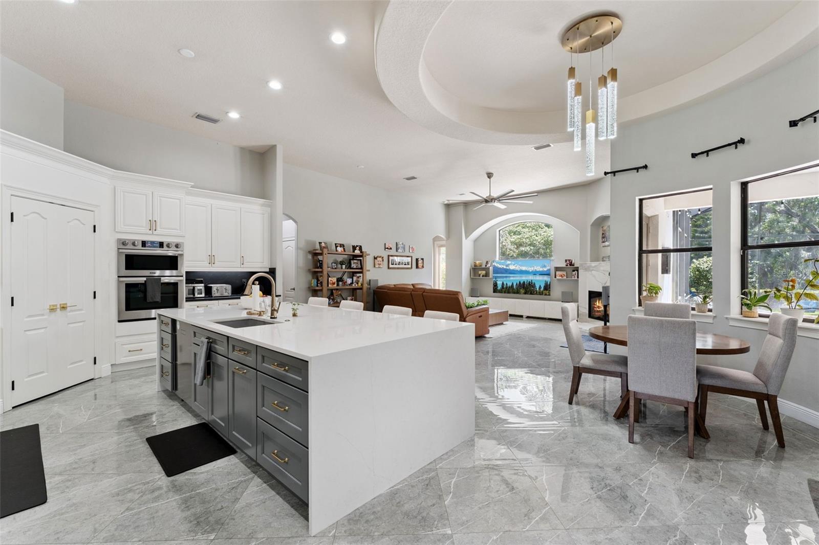 Listing photo id 10 for 773 Mills Estate Place