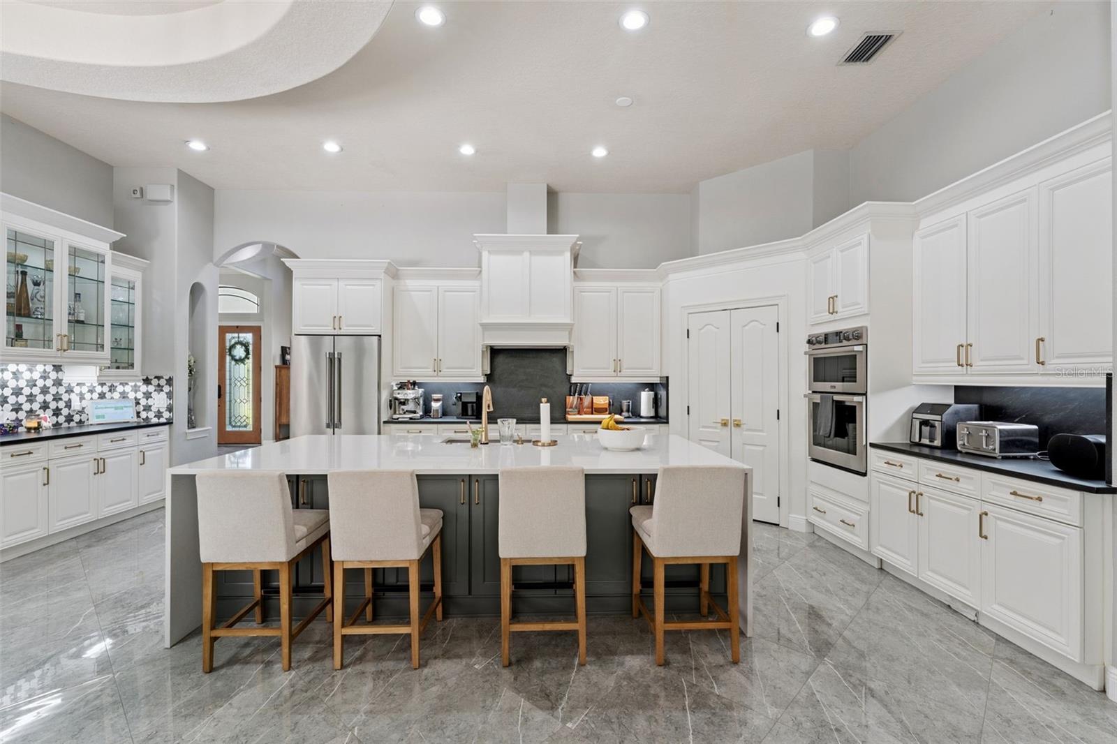 Listing photo id 12 for 773 Mills Estate Place