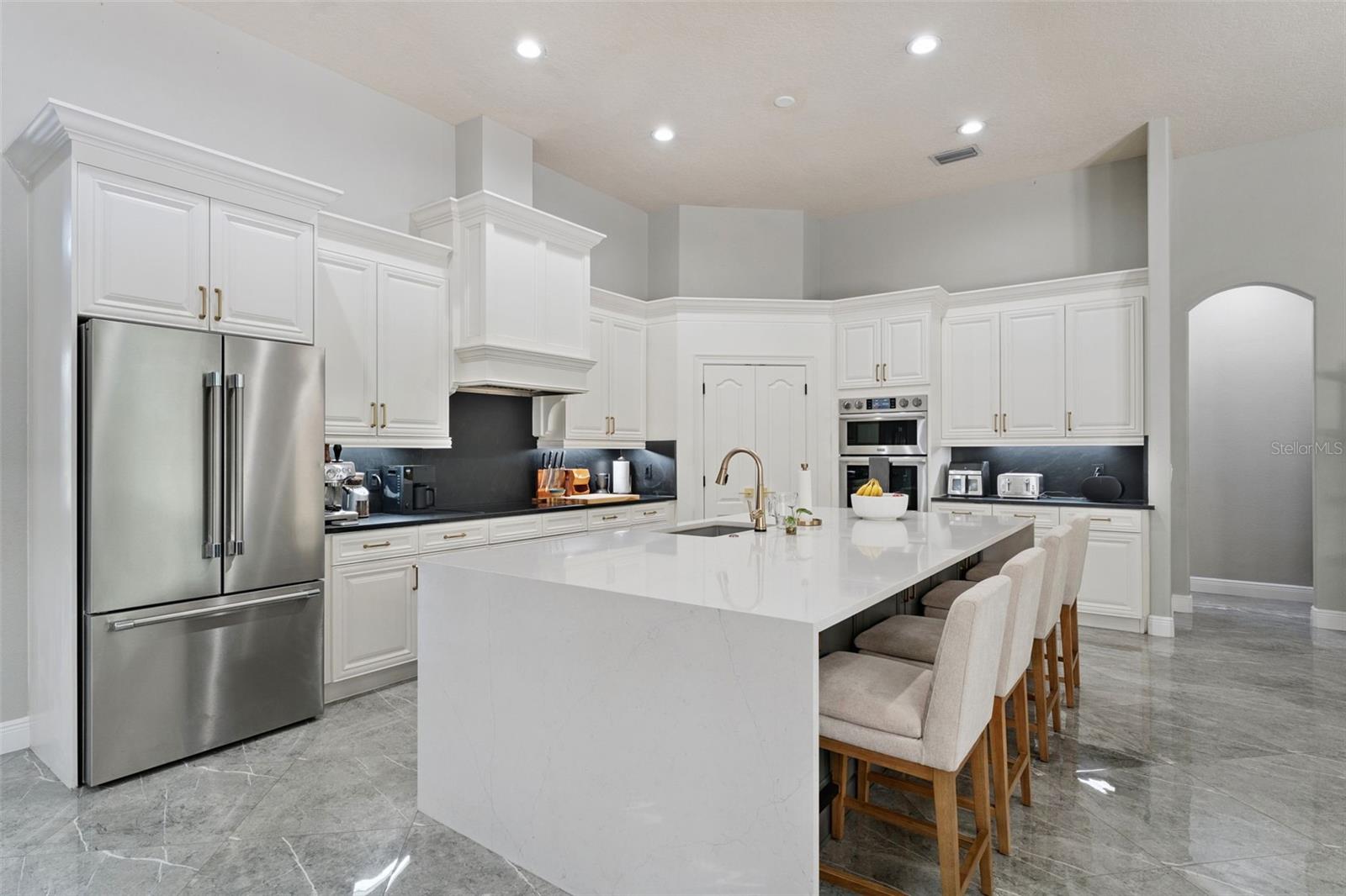 Listing photo id 13 for 773 Mills Estate Place