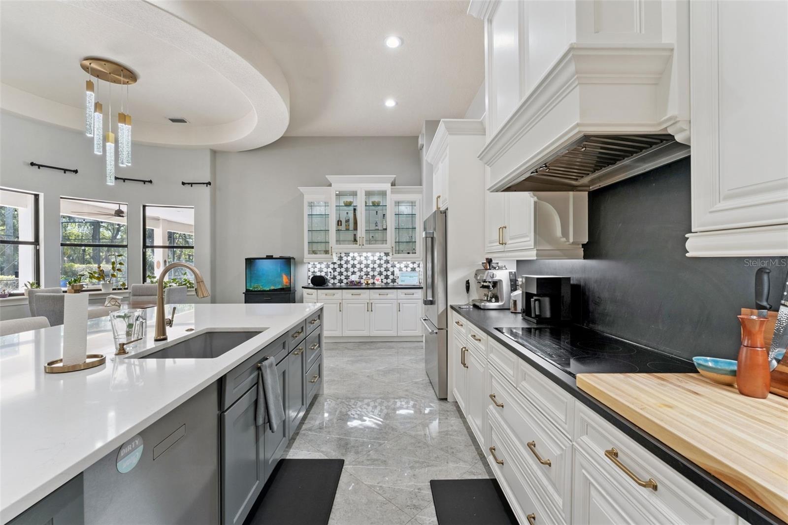 Listing photo id 15 for 773 Mills Estate Place