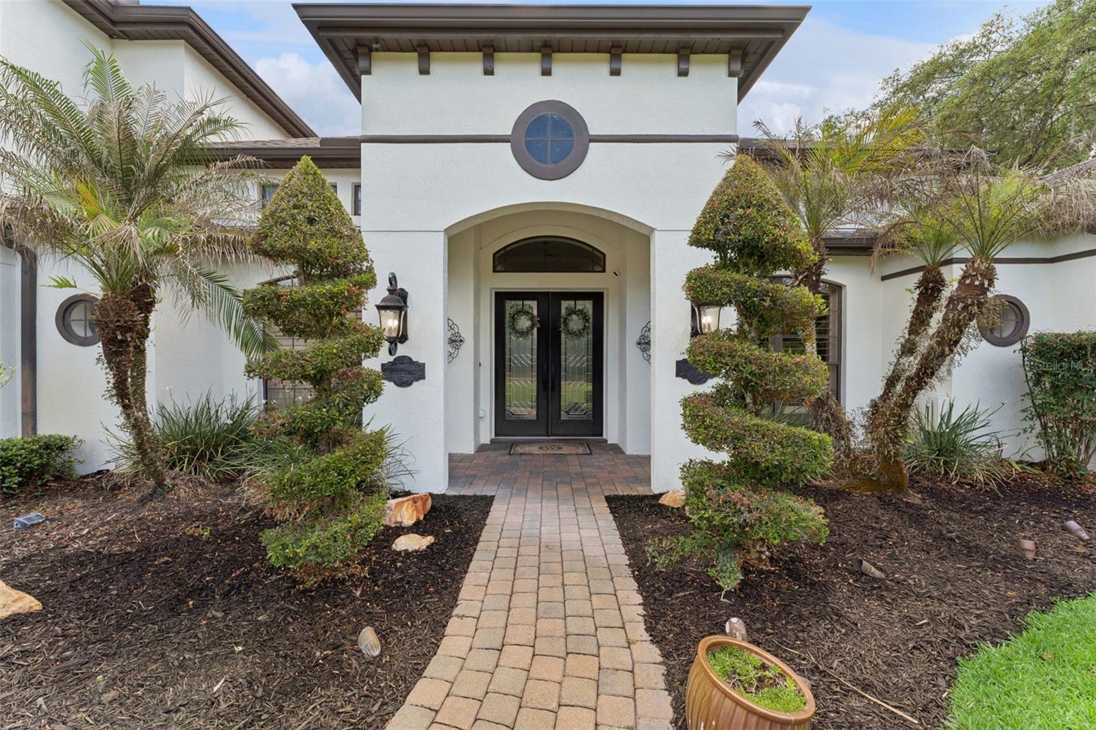 Listing photo id 2 for 773 Mills Estate Place