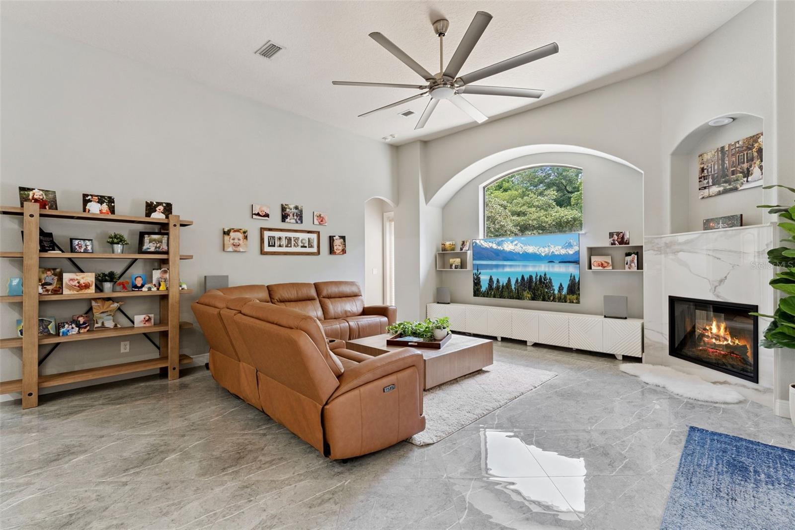 Listing photo id 7 for 773 Mills Estate Place