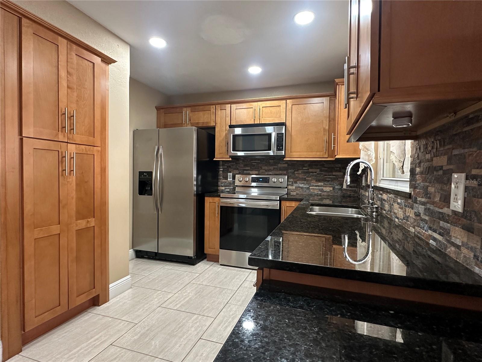 Image 4 of 14 For 852 Royalton Road