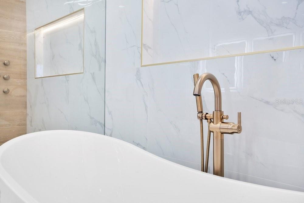 Image 37 of 96 For 8010 Firenze Boulevard