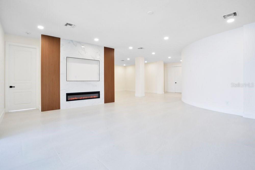 Image 60 of 96 For 8010 Firenze Boulevard