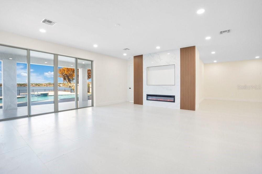 Image 61 of 96 For 8010 Firenze Boulevard