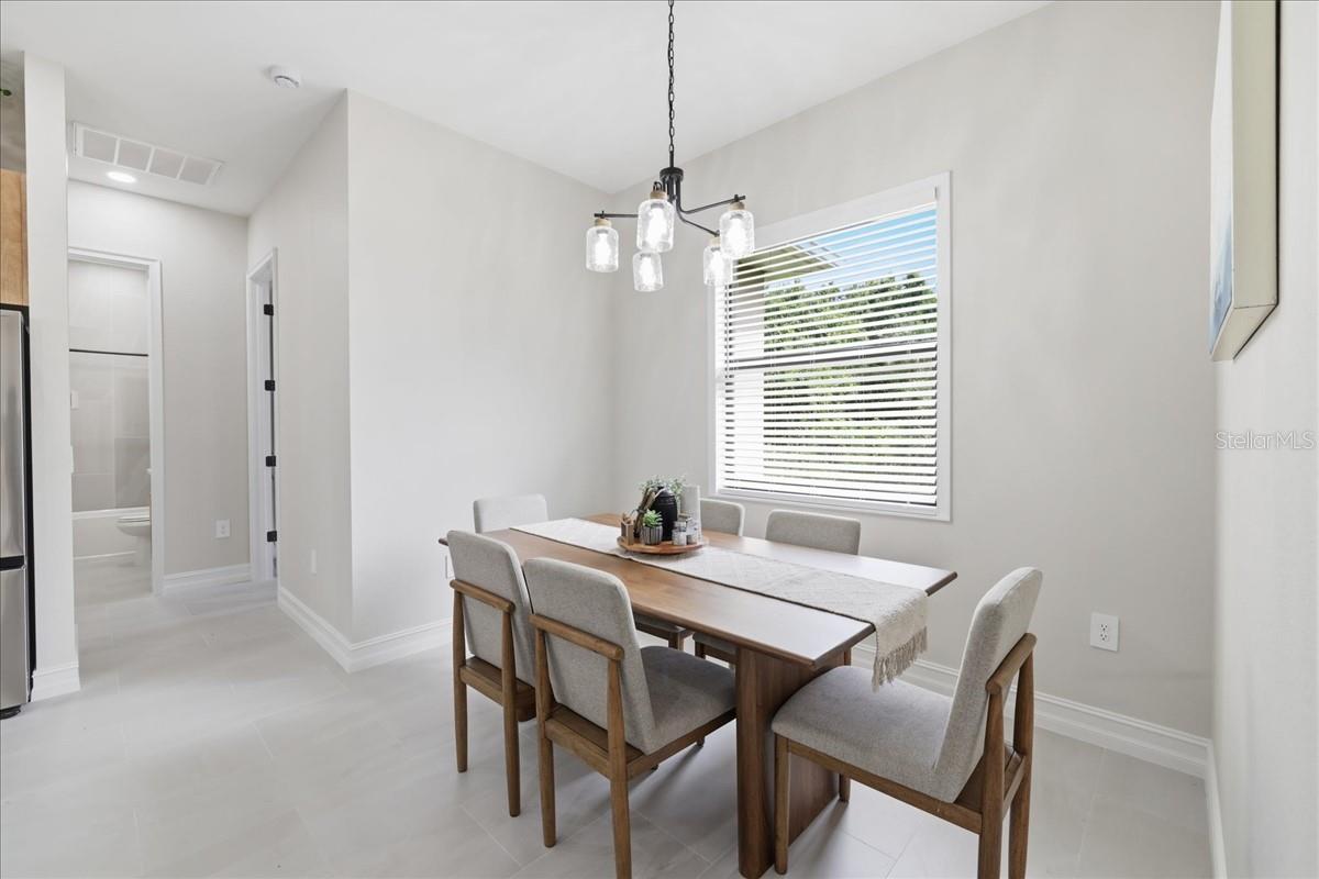 Image 13 of 46 For 810 Sentinela Boulevard