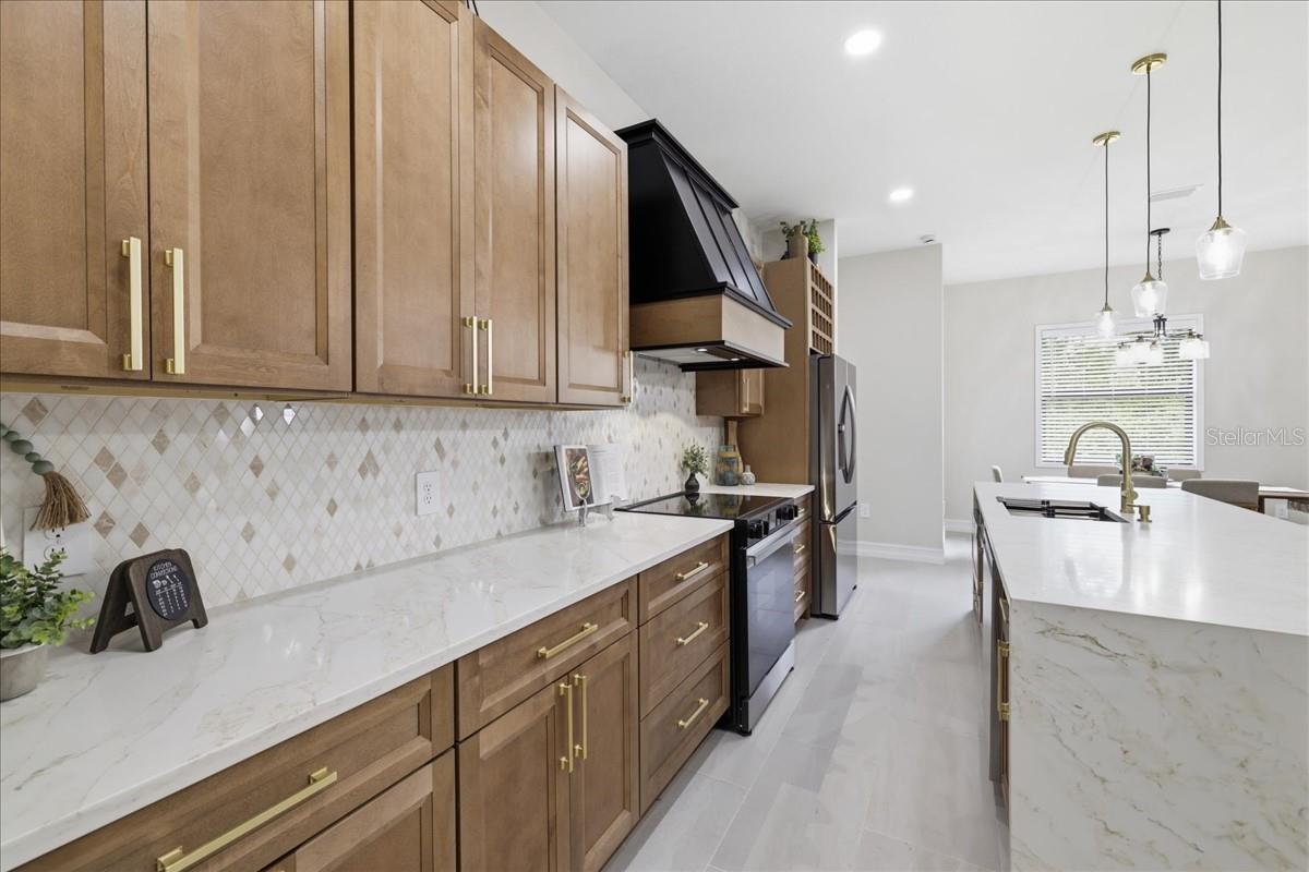 Image 18 of 46 For 810 Sentinela Boulevard