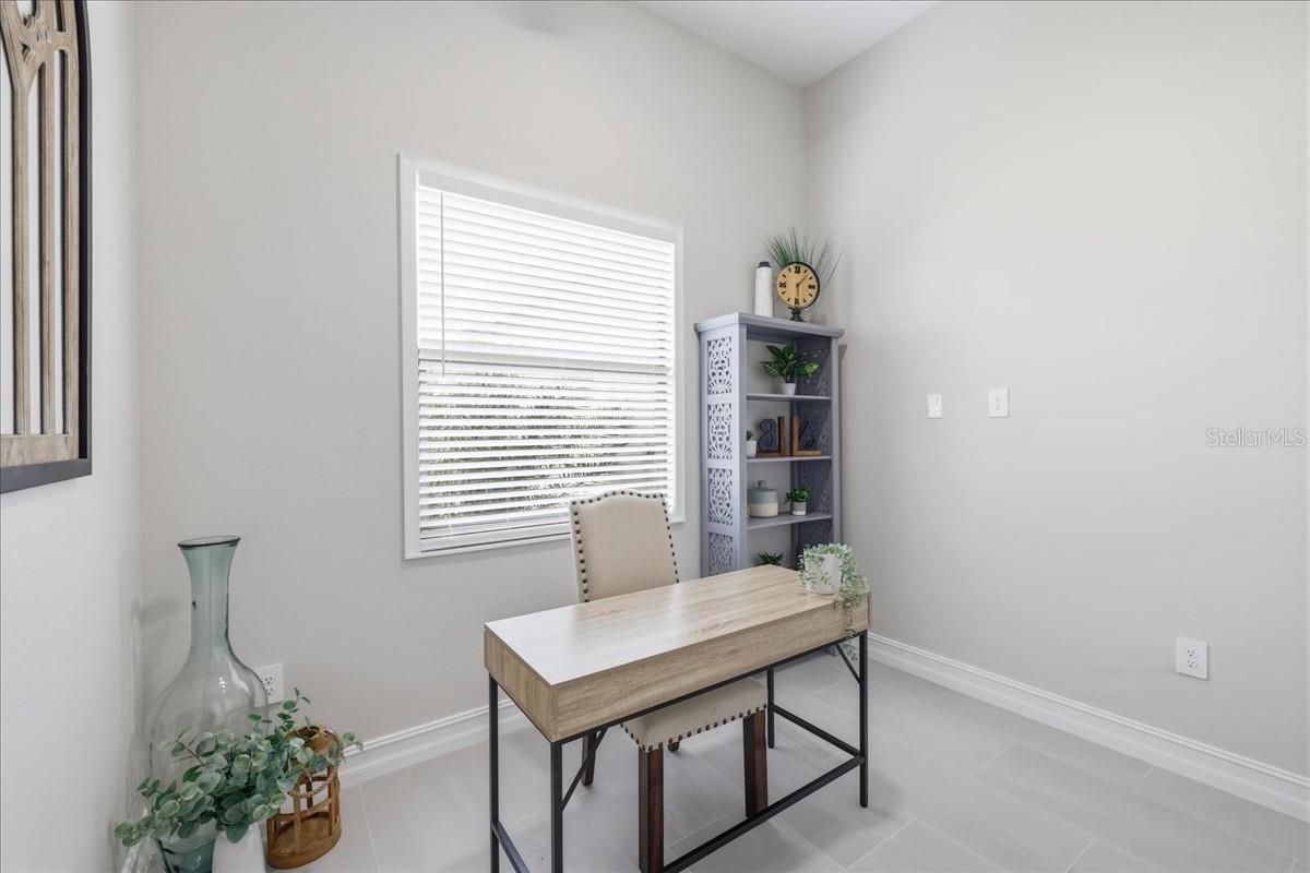 Image 20 of 46 For 810 Sentinela Boulevard