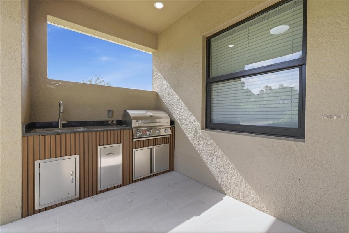 Image 37 of 46 For 810 Sentinela Boulevard