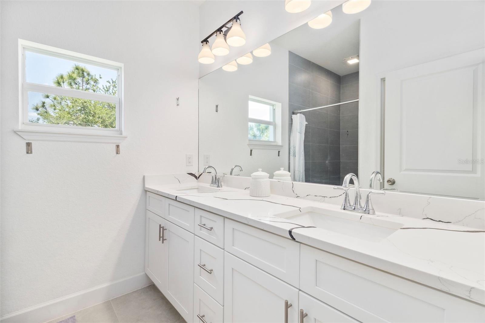 Image 16 of 40 For 15473 Lakeland Circle