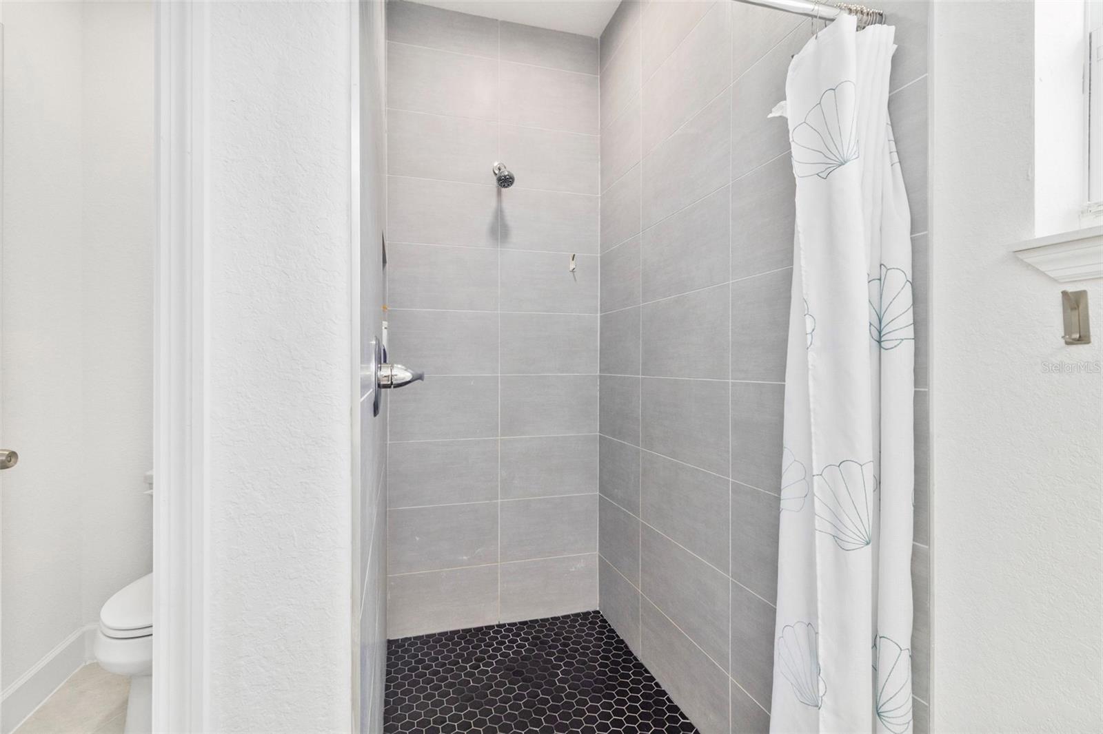 Image 17 of 40 For 15473 Lakeland Circle