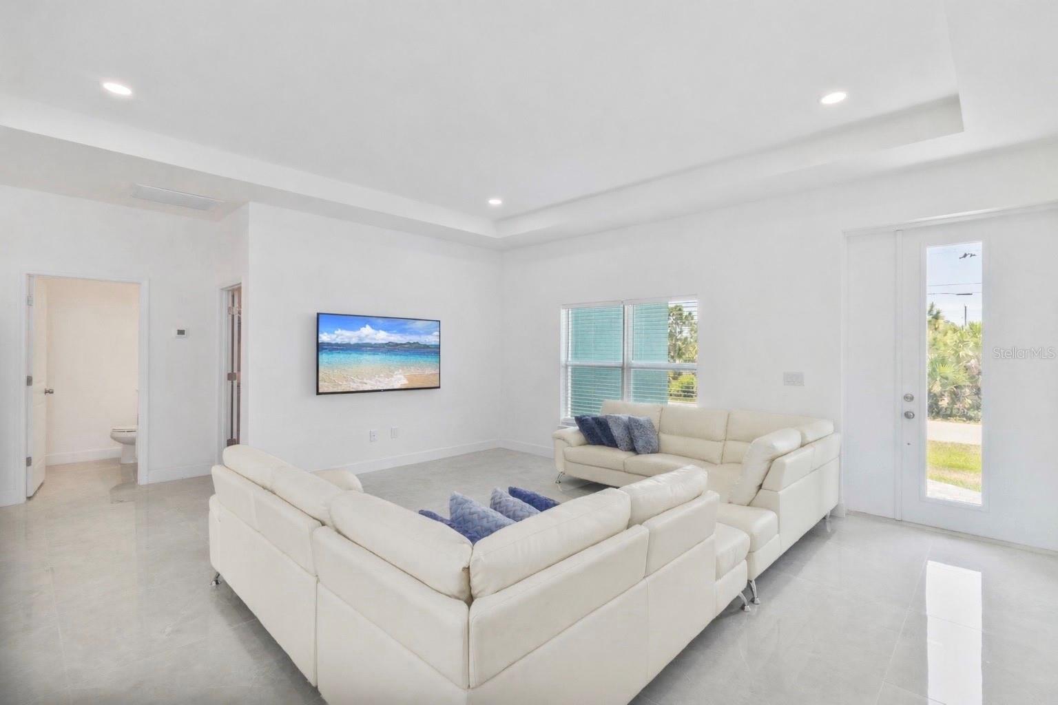 Image 2 of 40 For 15473 Lakeland Circle