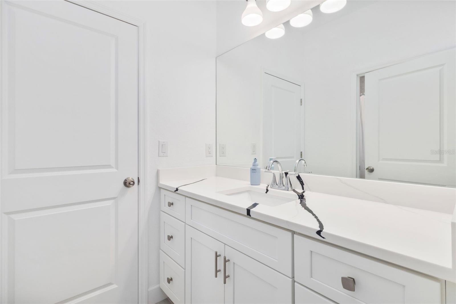 Image 21 of 40 For 15473 Lakeland Circle