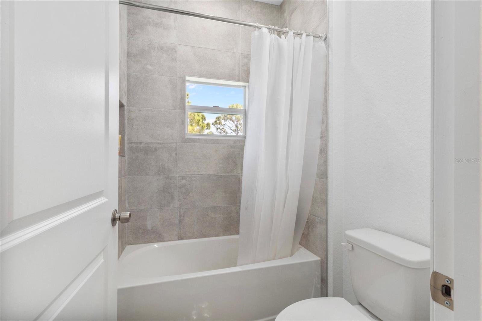 Image 22 of 40 For 15473 Lakeland Circle