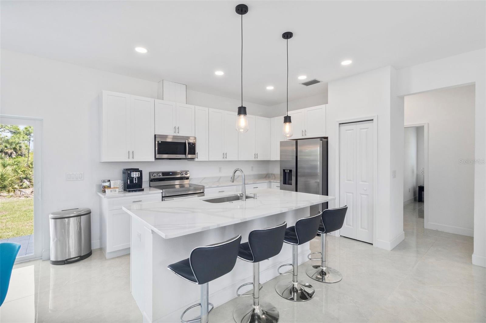 Image 8 of 40 For 15473 Lakeland Circle