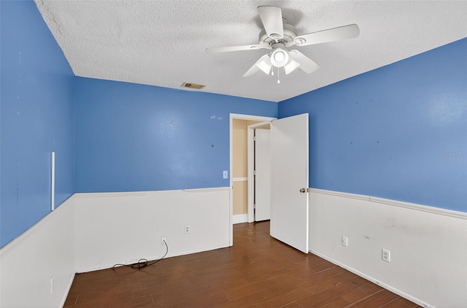 Image 21 of 36 For 7636 Dundas Drive