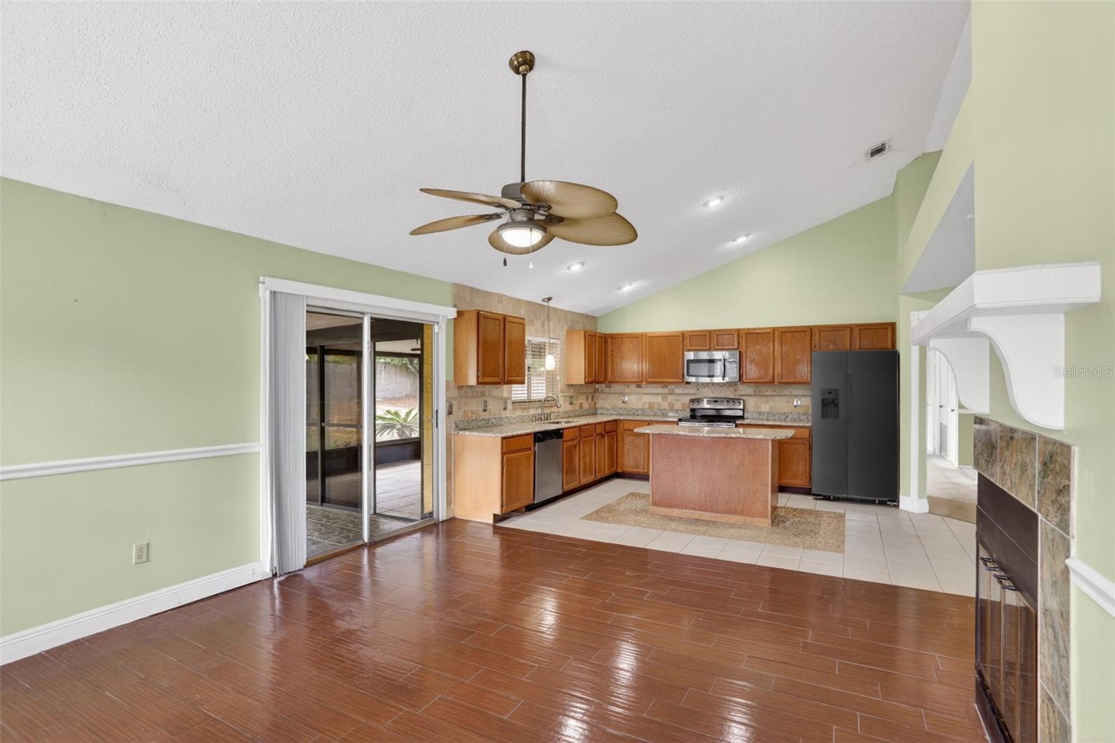 Image 7 of 36 For 7636 Dundas Drive