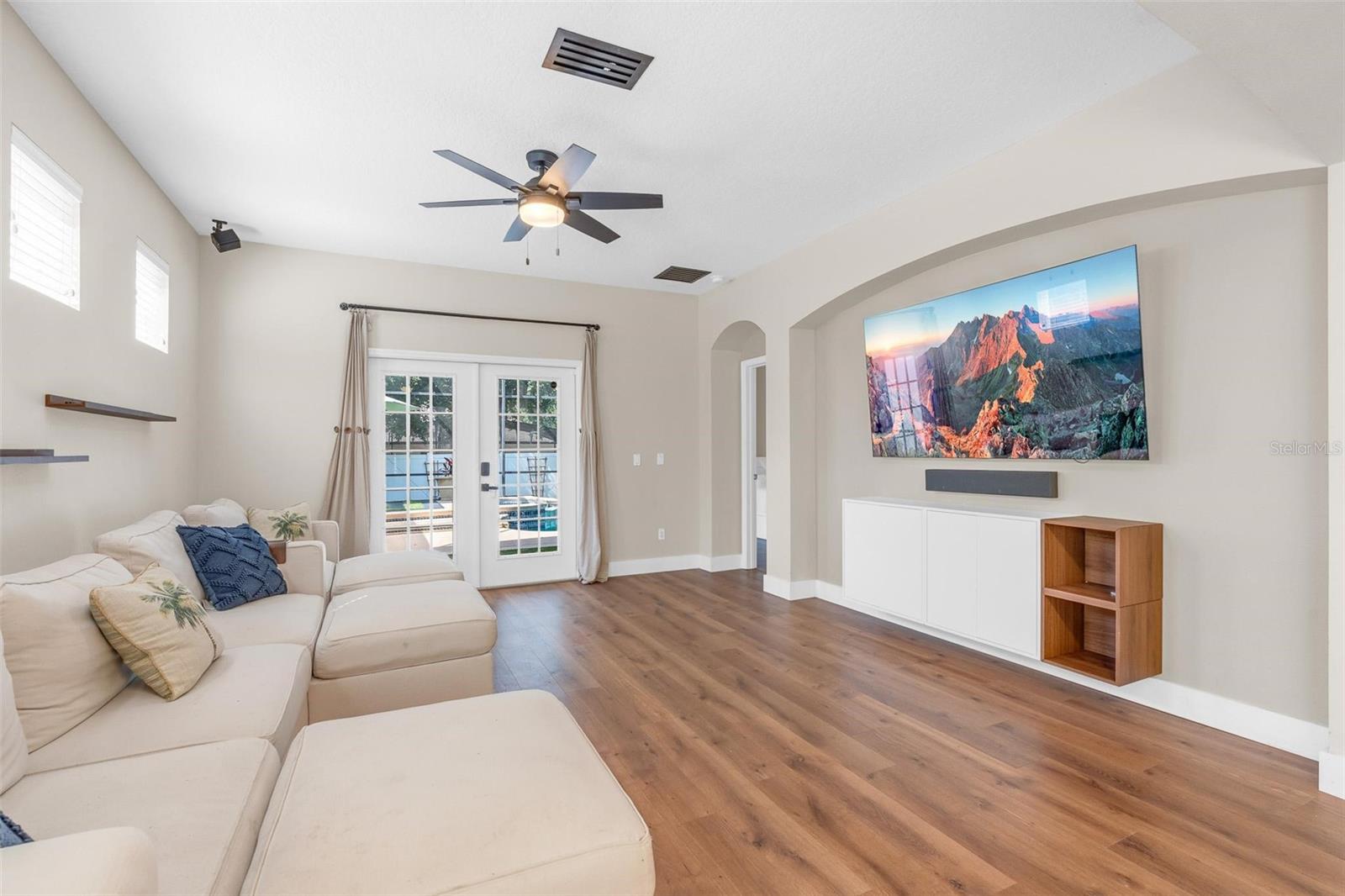 Image 12 of 48 For 13842 Orange Crest Drive