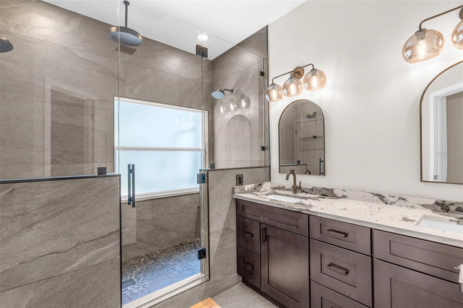Image 18 of 48 For 13842 Orange Crest Drive