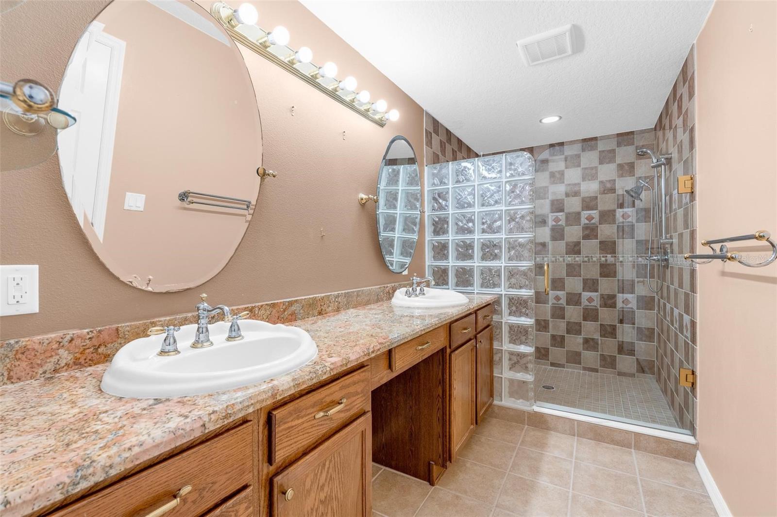 Image 26 of 48 For 13842 Orange Crest Drive