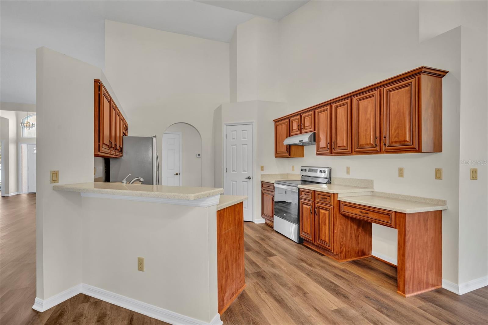 Image 13 of 33 For 653 Yorkshire Drive