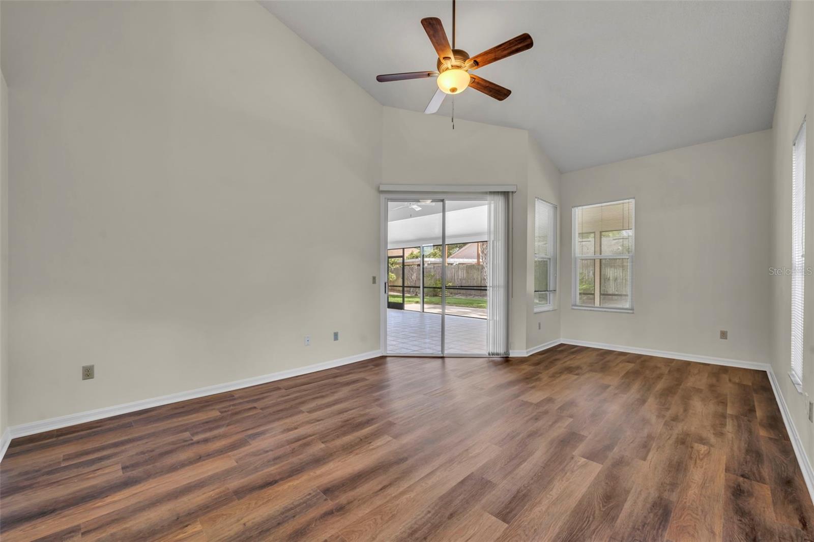 Image 18 of 33 For 653 Yorkshire Drive